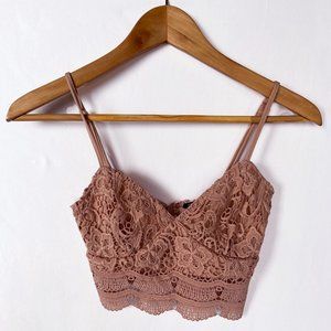 KENDALL AND KYLIE LACE CROP TOP - LIGHT PINK